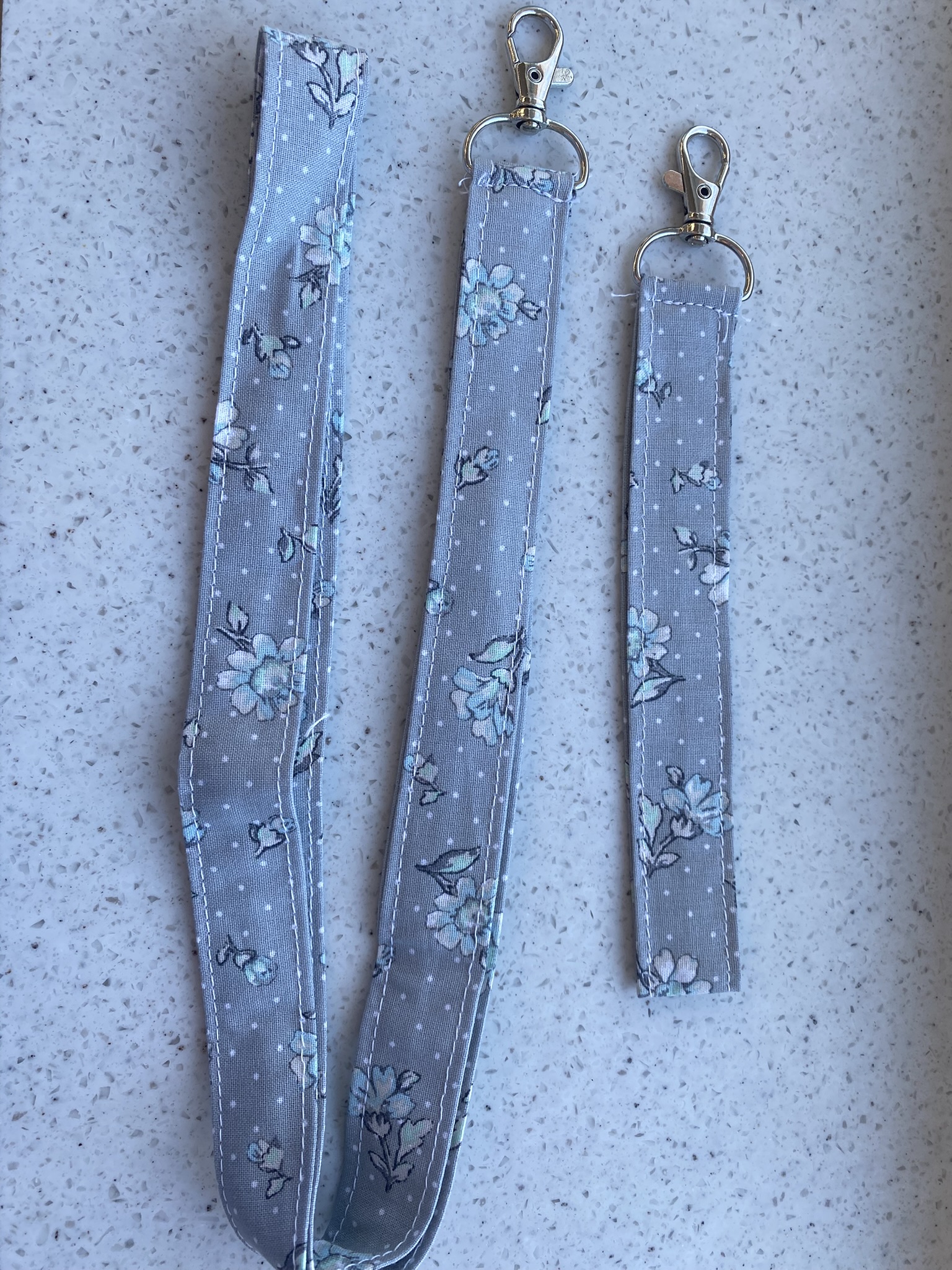 Handmade Keychain and Lanyard Set – Flower Style, Gray and White