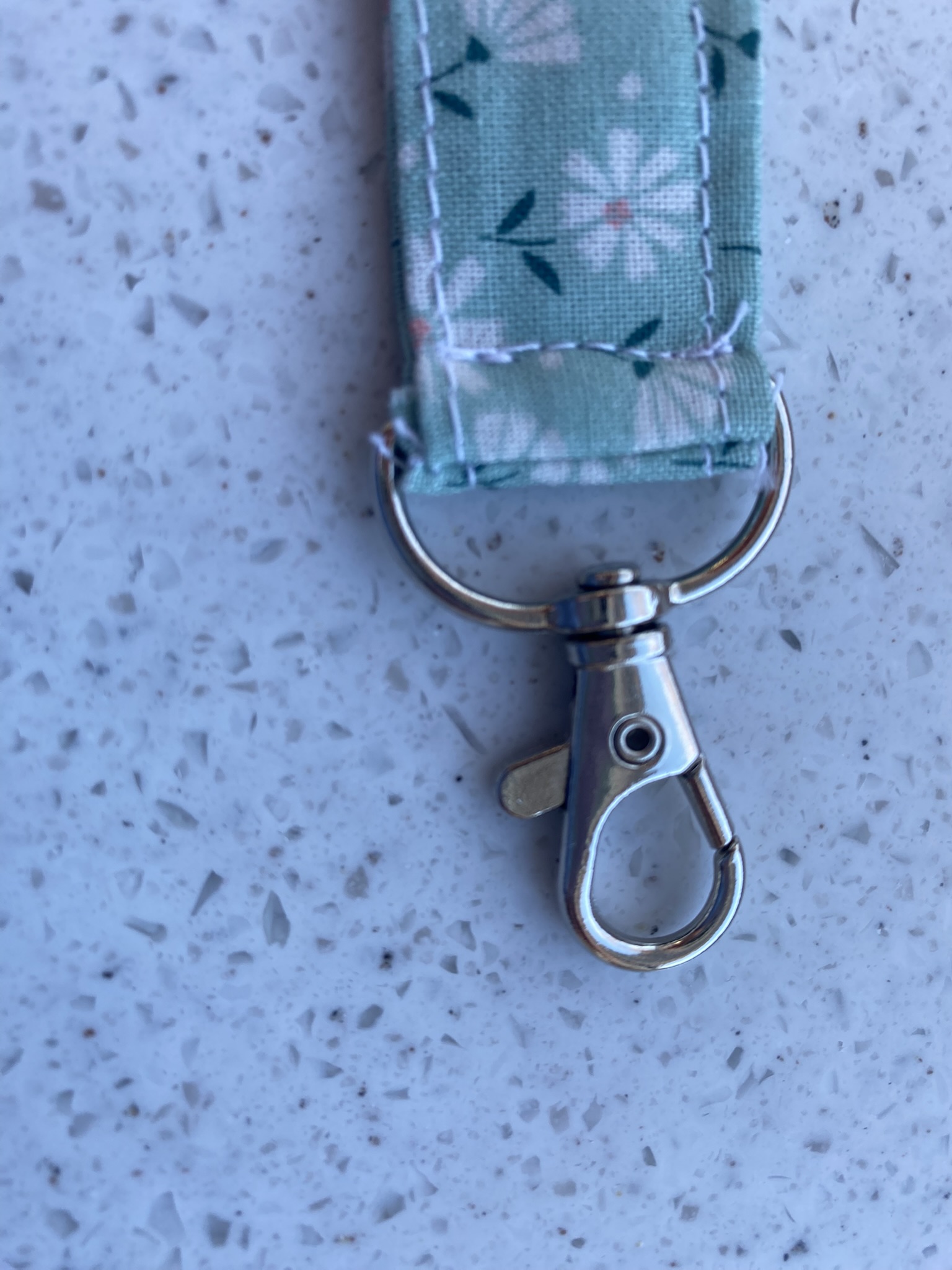 Handmade Keychain Daisy Style- Teal And White - Image 3